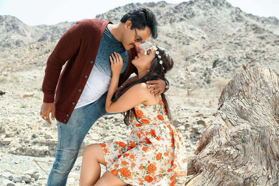 Sunil-Mannara Chopra stills from Jakkana telugu movie
