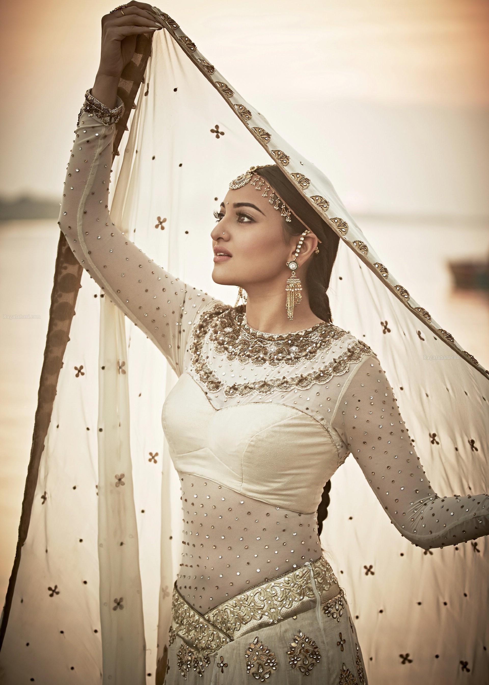 Tevar Hindi Movie Stills & Posters | Arjun Kapoor, Sonakshi Sinha, Manoj Bajpai