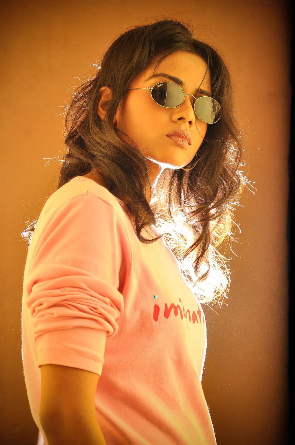 Vitthaiyadi Naanunakku Tamil Movie stills starring Sowra Syed