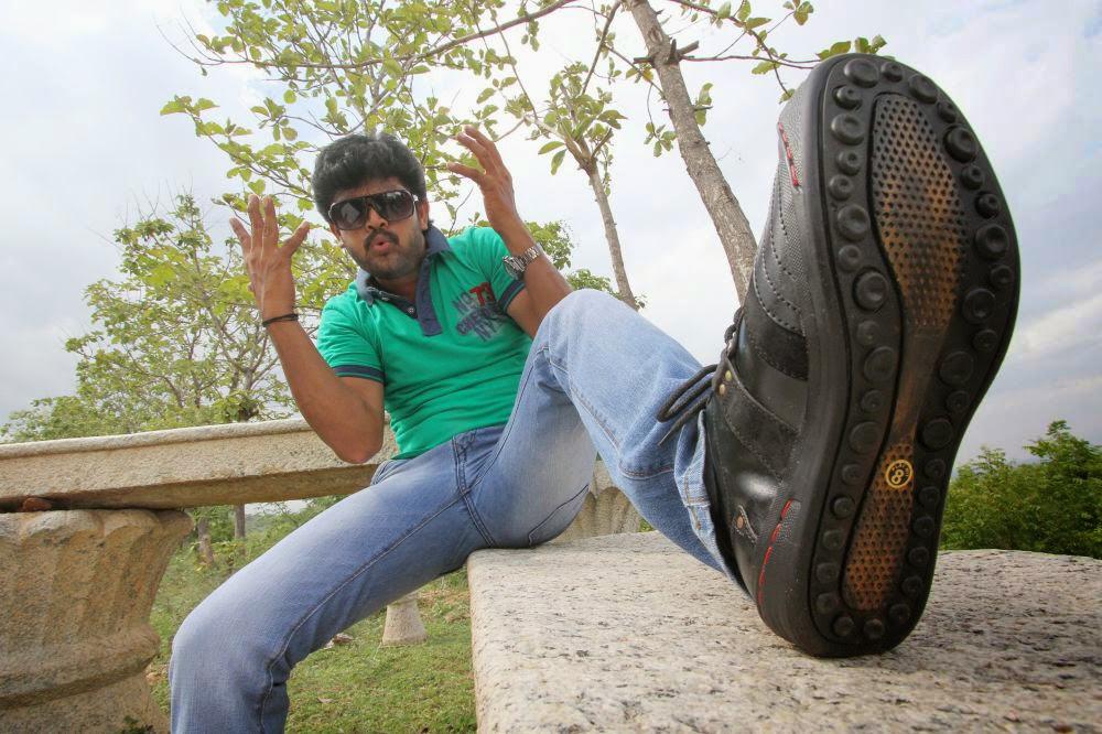 Angali Pangali Movie Stills starring Vishnu Priyan