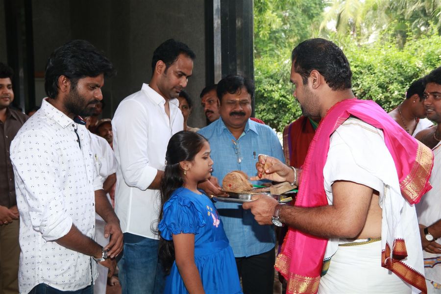 Maanik Movie launch Stills