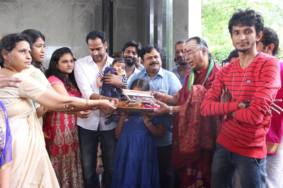 Maanik Movie launch Stills