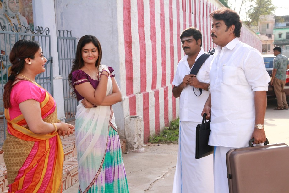 Muthina Kathrika Stills - Sundar. C, Poonam Bajwa
