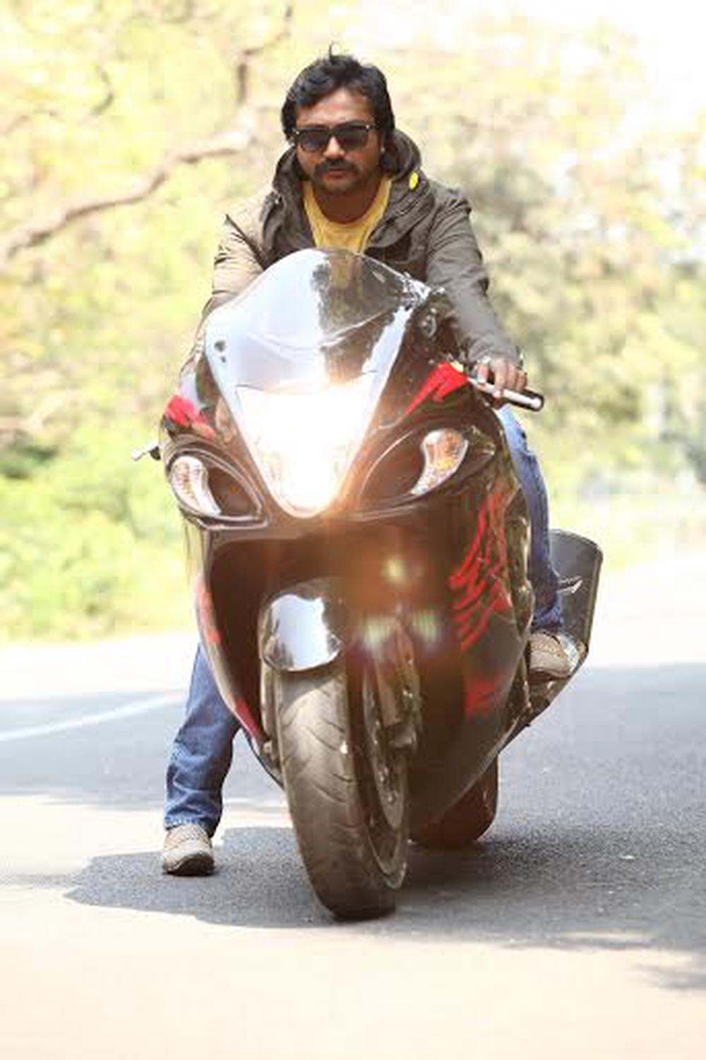 Metro Tamil Movie Stills starring Bobby Simha