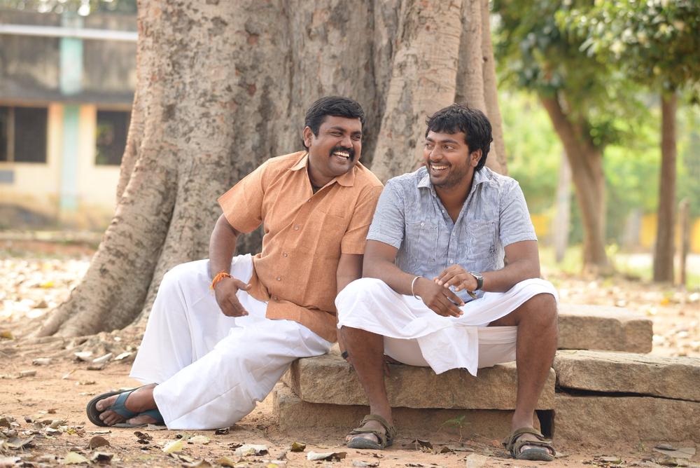 Kalaiyarasan, Kaali Venkat | Raja Mandhiri Movie Stills