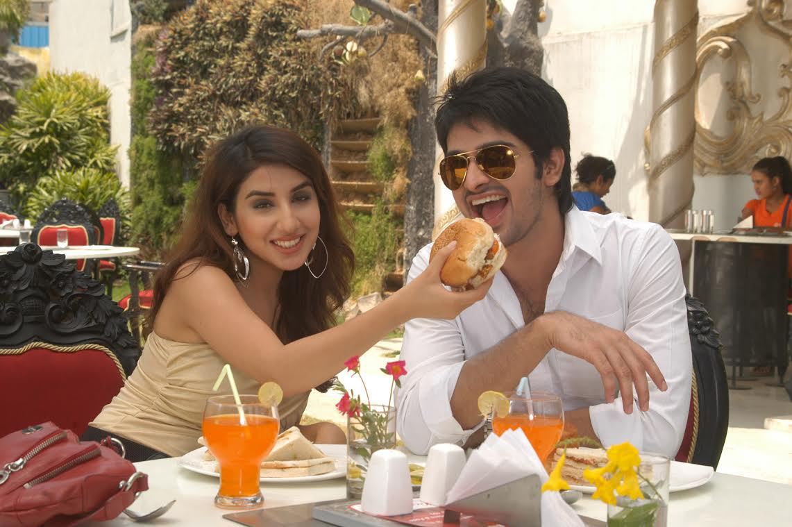 Naga Shourya and Parul Gulati | Nee Jathaleka Telugu Movie Stills