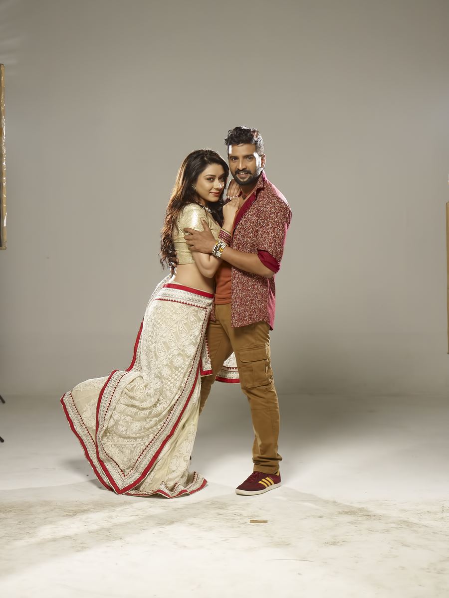 Dhilluku Dhuddu Movie Stills starring Santhanam, Shanaya