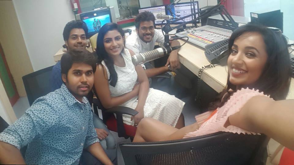 Rojulu Marayi Team Promote A Movie At 92.7 Big Fm