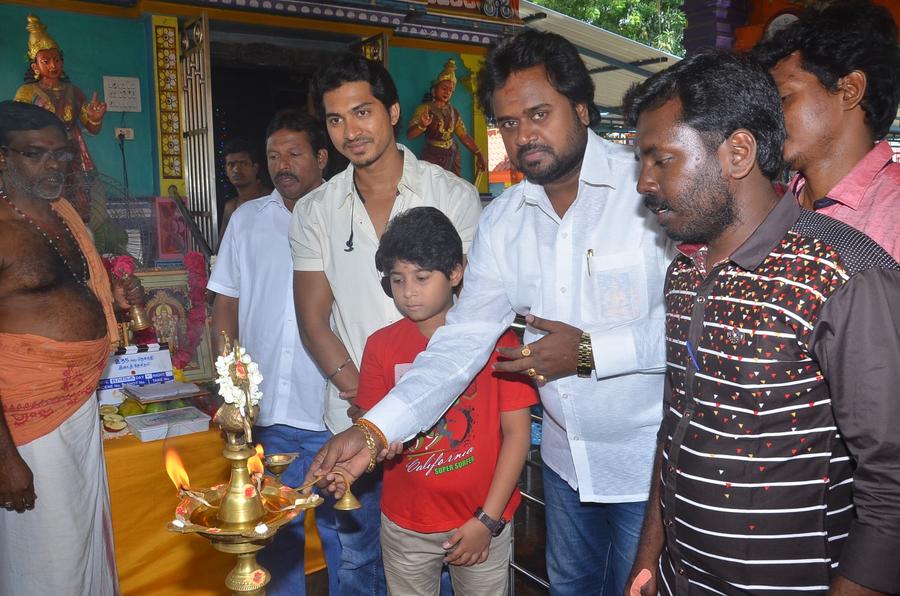 235 Vathu Thoguthi Idai Therthal Tamil Movie Pooja Stills