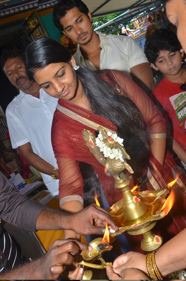 235 Vathu Thoguthi Idai Therthal Tamil Movie Pooja Stills |  Jessy