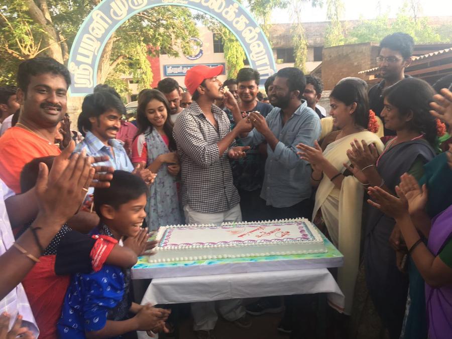 Actor Vishnu Vishal 's B'day Celebration Stills