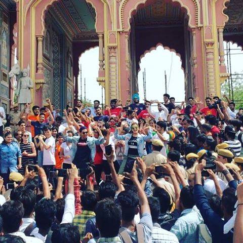 Varun Dhawan & ‪Jacqueline Fernandez ‬in Dishoom‬ mode at ‪‎Jaipur ‬!!