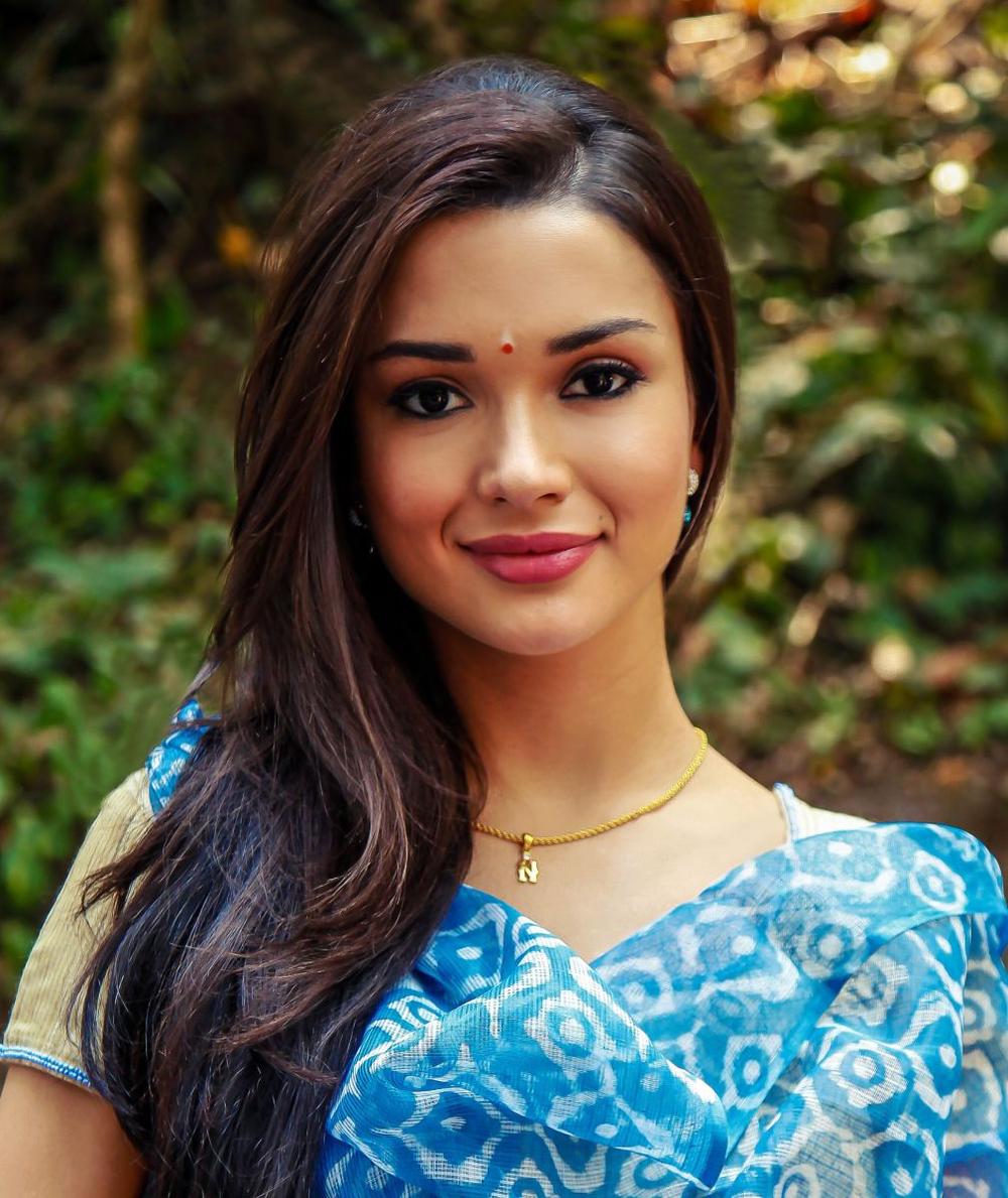 Amy Jackson in Gethu