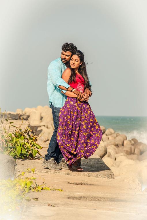 Kanna Pinna Tamil Movie Stills | Thiya Nair and Anjali Rao
