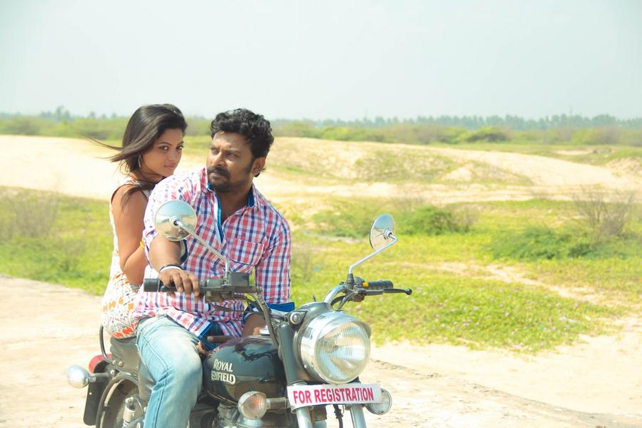 Kanna Pinna Tamil Movie Stills | Thiya Nair and Anjali Rao