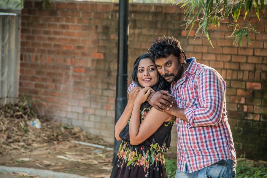 Kanna Pinna Tamil Movie Stills | Thiya Nair and Anjali Rao