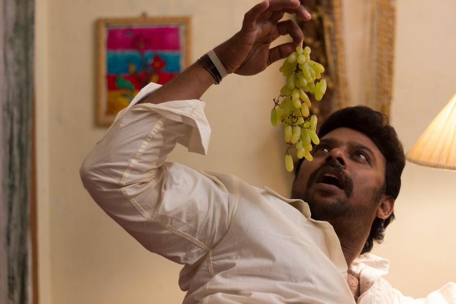 Kanna Pinna Tamil Movie Stills | Thiya Nair