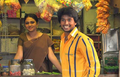 Ponge Ezhu Manohara Tamil Movie Stills | Irfan, Arunthathi Nair
