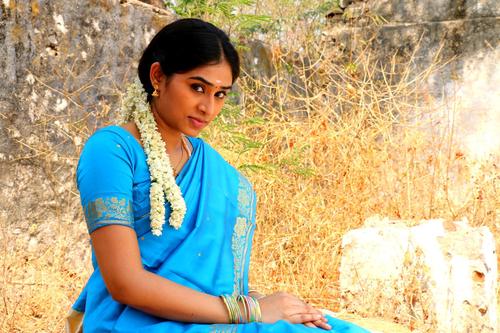 Ponge Ezhu Manohara Tamil Movie Stills & Posters | Irfan, Archana, Arunthathi Nair