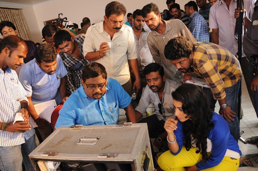 Meow Tamil Movie Working Stills