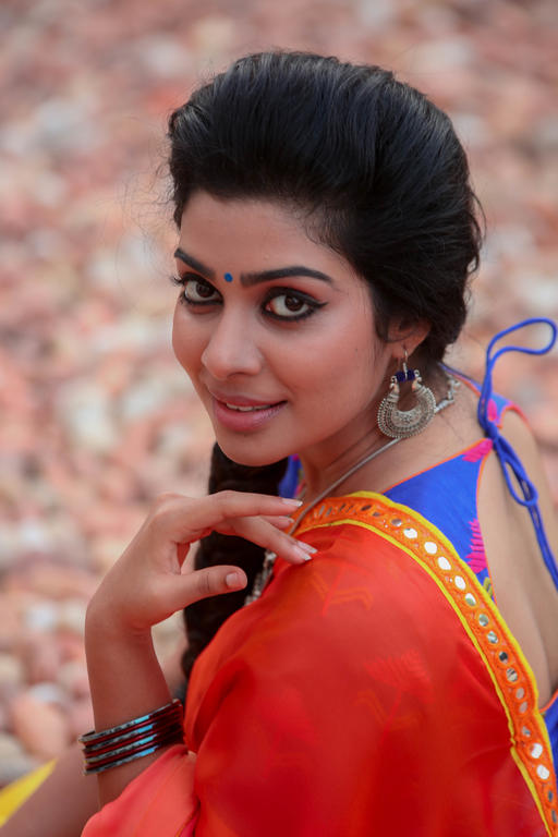 I play as a Jolly-Bold Tomboy in 'Thittam Poattu Thirudura Kootam" says Satna Titus