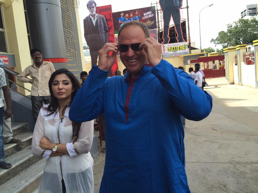 After watching 'Kabali' in 'Albert Theatre', Hard-Hitter Mathew Hayden says 'MAGIZHCHI' ...