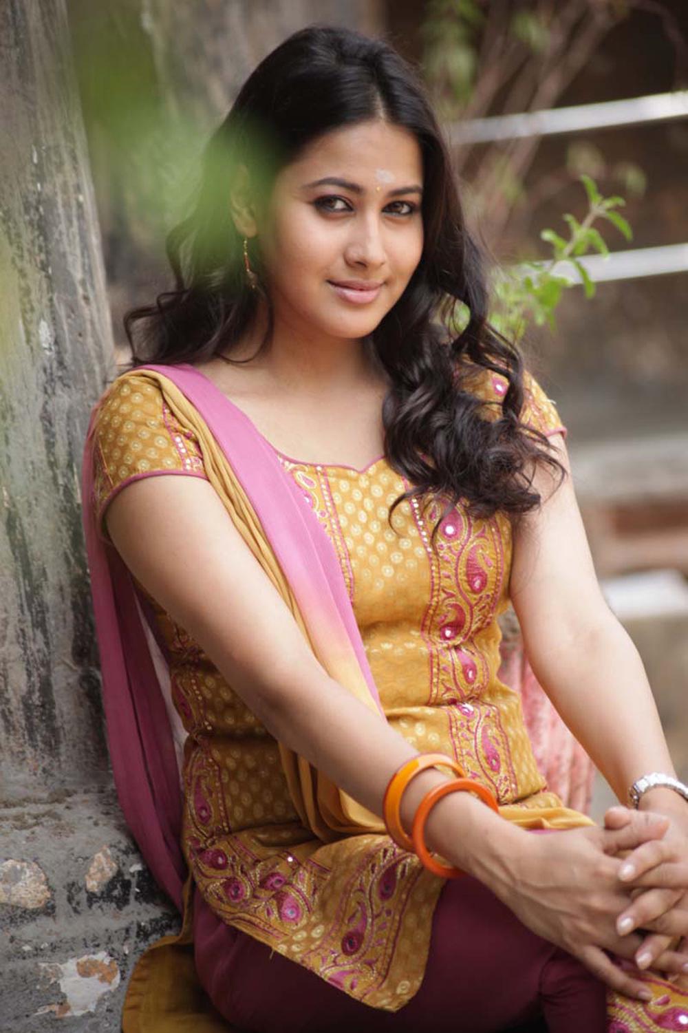 Panchi Bora stills from Yamini Chandrasekhar
