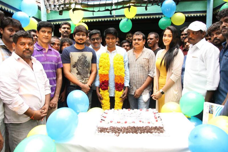 Actor Soori celebrates his birthday in the sets of Udhayanidhi Stalin's next project