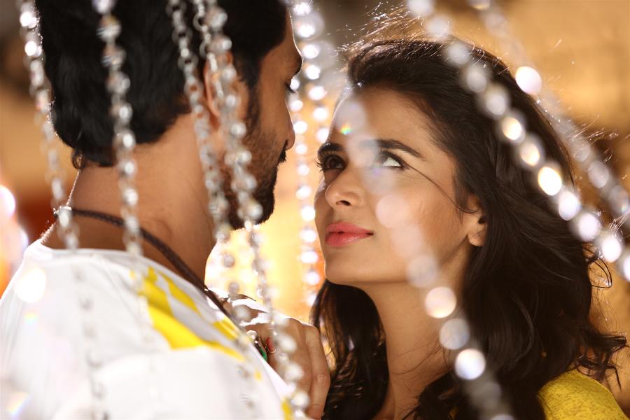 Bharath Reddy, Meenakshi Dixit from Bayam Oru Payanam Tamil Movie Stills