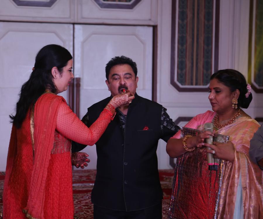 Rajkumar and Sripriya Rajkumar's 25th Wedding Anniversary Stills | Rayanae Sararhkumar