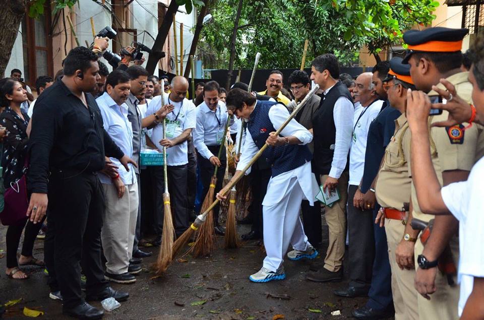 Amitabh Bachchan Participates In Swachh Bharat Abhiyan