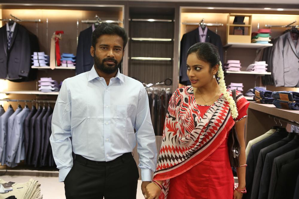 Ulkuthu Tamil Movie Stills | Dinesh and Nandita Swetha