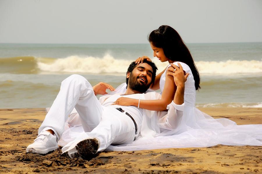 Puyala Kilambi Varom Movie Stills | Madhu Sri, Thaman Kumar