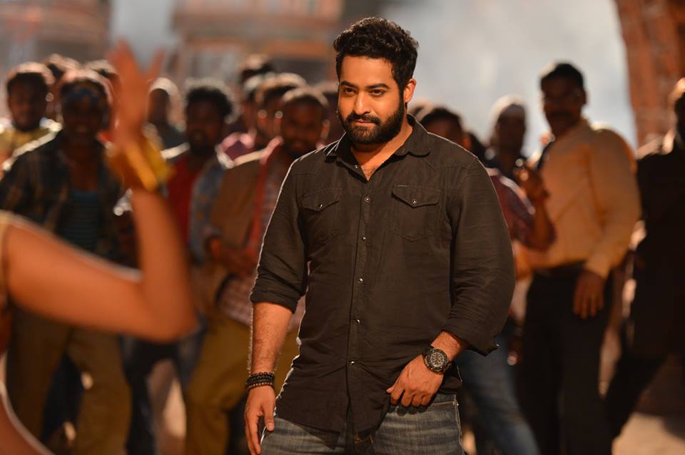 Jr. NTR and Kajal Aggarwal Stills In Pakka Local Song from Janatha Garage