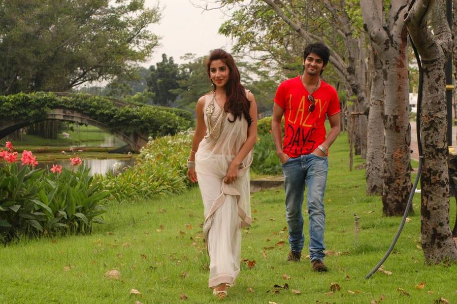 Naga Shourya and Parul Gulati Stills From Nee Jathaleka Movie