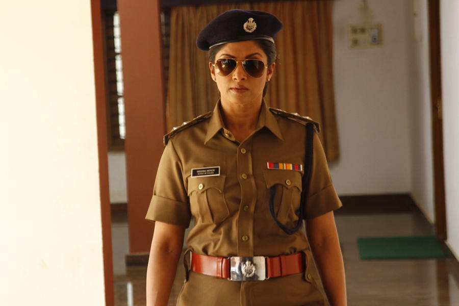 Actress Nadhiya Stills From Thiraiku Varadha Kadhai Movie