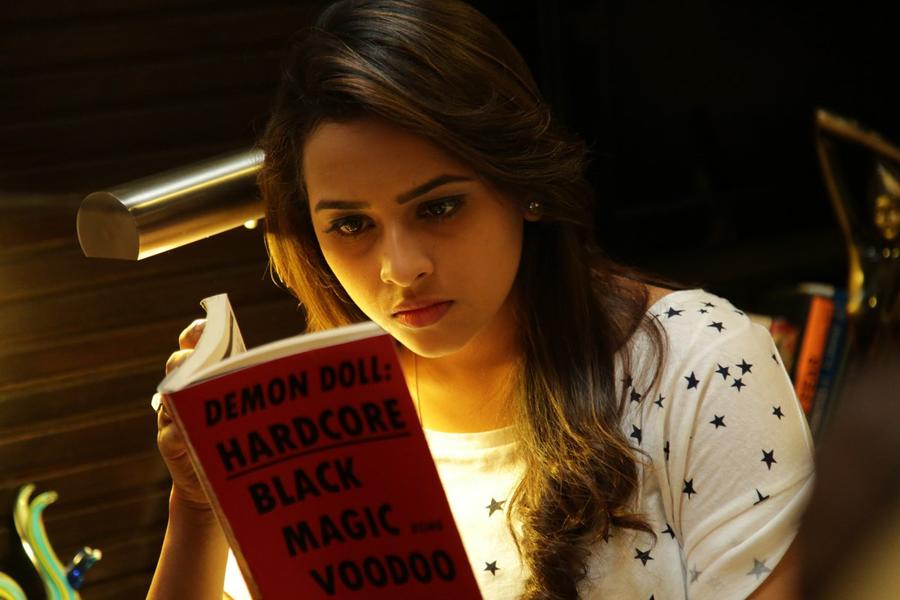 New stills of Sri Divya from Kaashmora