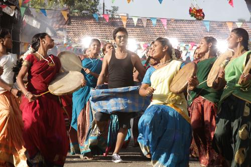 Vaalu Tamil Movie Stills | Simbu
