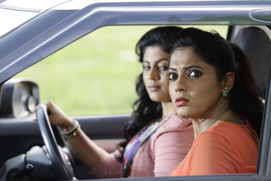 Iniya, Reshma Pasupuleti Stills From Thiraiku Varadha Kadhai Tamil Movie