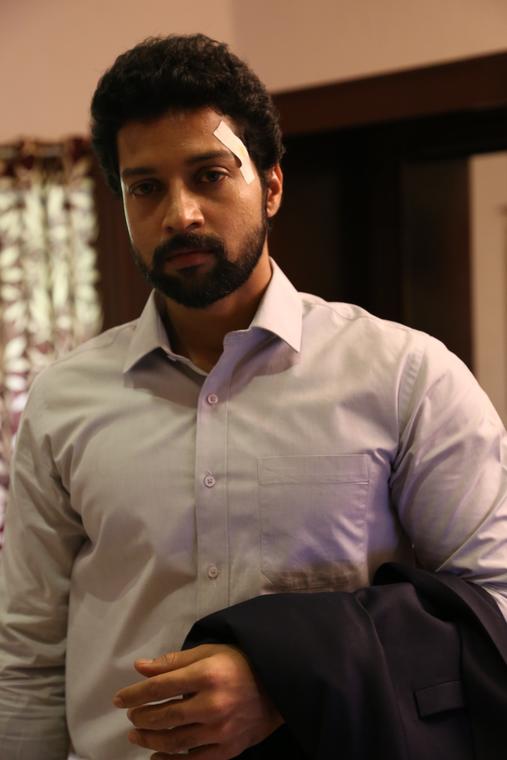Meendum Vaa Arugil Vaa Tamil Movie Stills | Santhosh Prathap