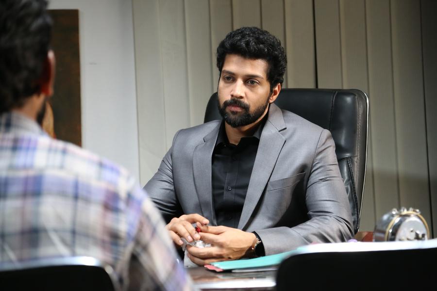 Meendum Vaa Arugil Vaa Tamil Movie Stills | Santhosh Prathap