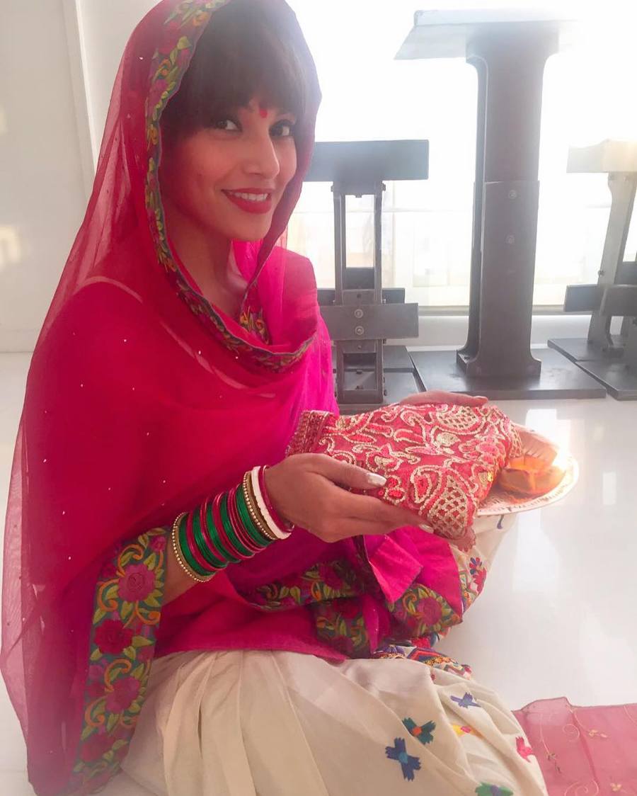 Karan Singh Grover 's wife Bipasha Basu celebrates Karwa Chauth