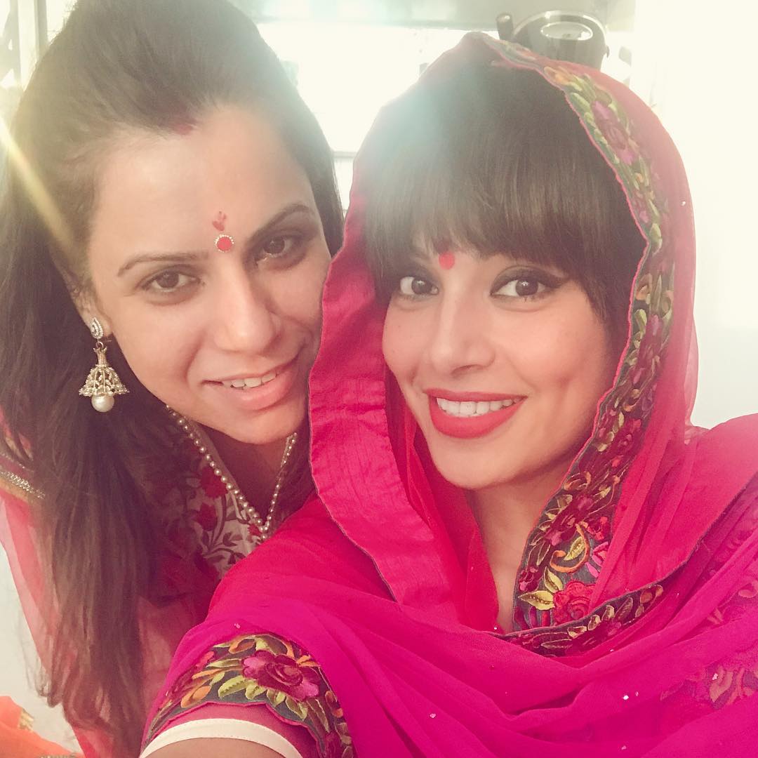 Karan Singh Grover 's wife Bipasha Basu celebrates Karwa Chauth