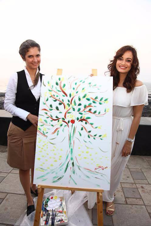 Stunning Dia Mirza at the GoodHomes For Art Festival in Mumbai