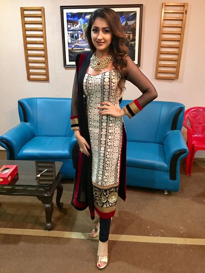 Beautiful Sayyeshaa Saigal at The Kapil Sharma Show