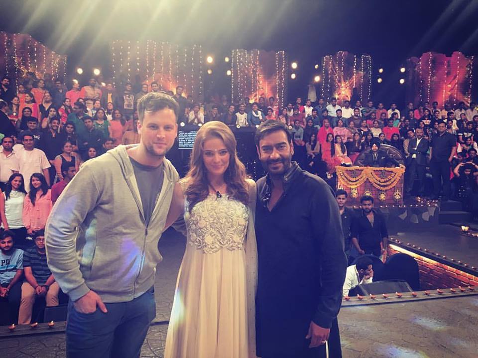Beautiful Sayyeshaa Saigal at The Kapil Sharma Show