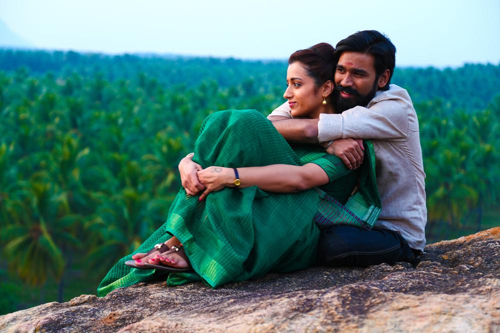 Dhanush, Trisha still from Kodi Movie