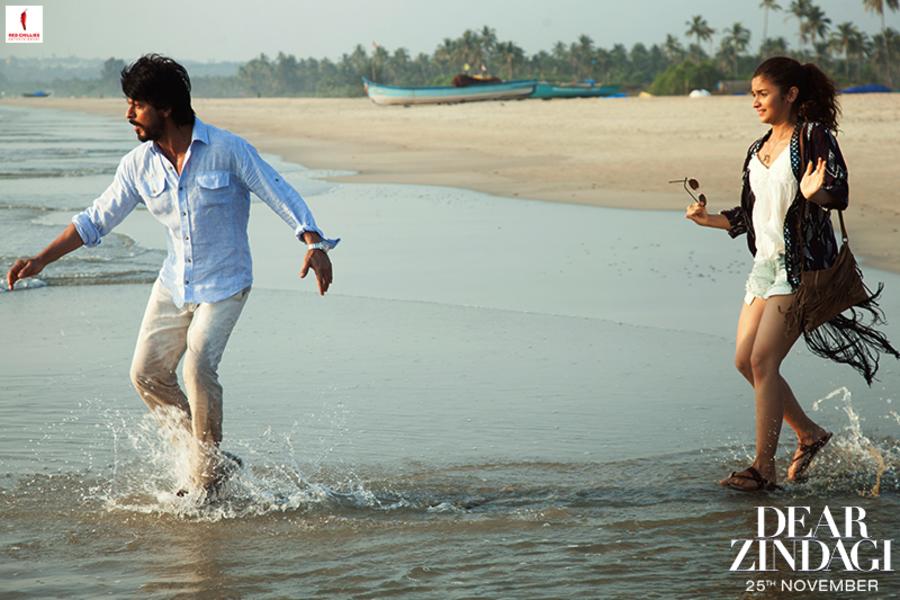 stills of Alia Bhatt, Shah Rukh Khan from Dear Zindagi