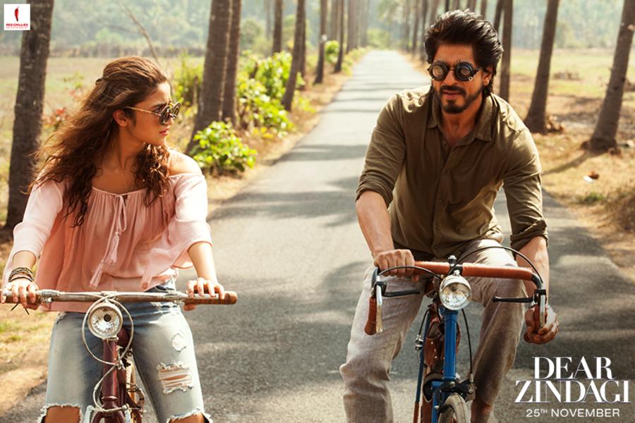 SRK, Alia Bhatt Starrer Dear Zindagi Movie Stills