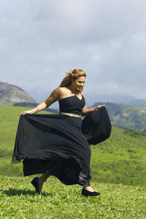 Nikesha Patel Stills From 7 Naatkal Movie 